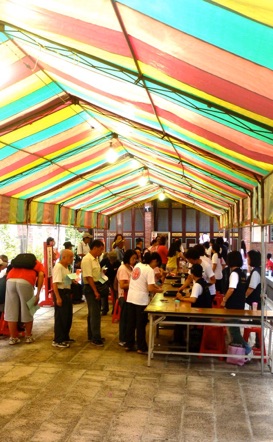 Food distribution to poor in Bao-AnTemple