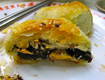 Millefeuille pastry wit black-bean filling