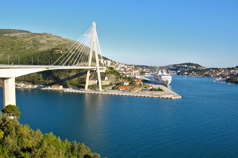 The Franjo Tuchman bridge, leading into Dubrovnik