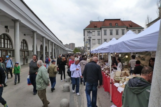 The busy Progacarjev trgu, with kiosks selling food from Italy.
